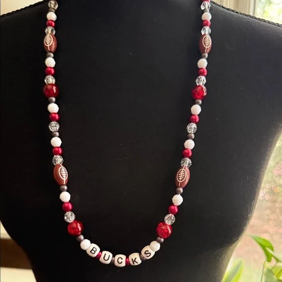 Bucks Red and White Beaded Necklace - Picture 7 of 9